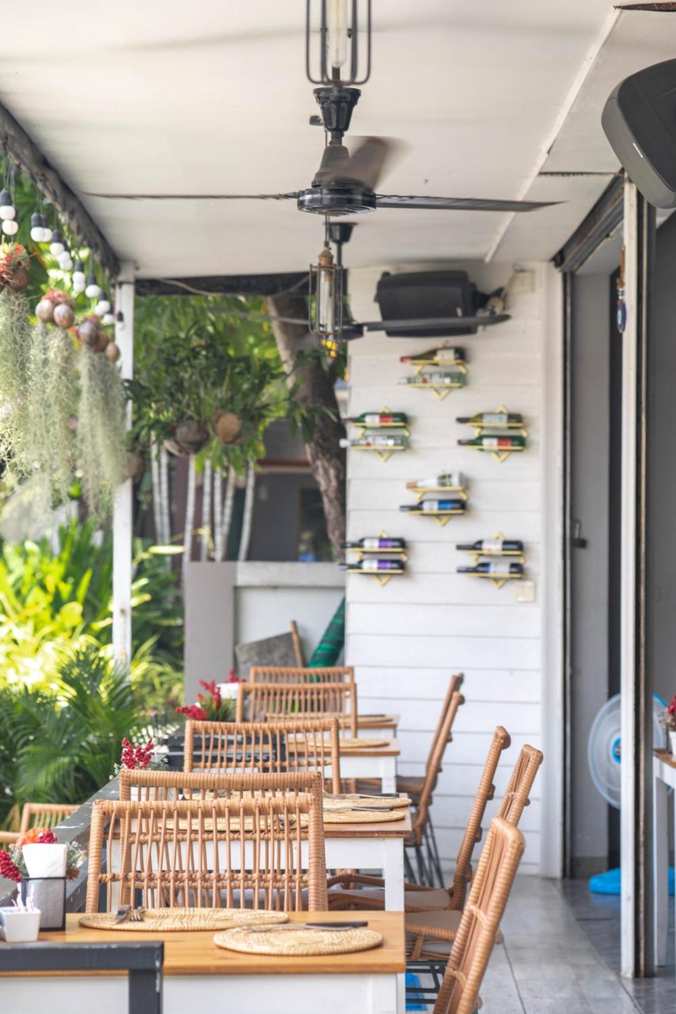 Kata Station Boutique Hotel Exterior foto